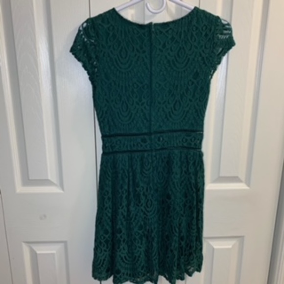 Green Lace dress - Picture 7 of 7